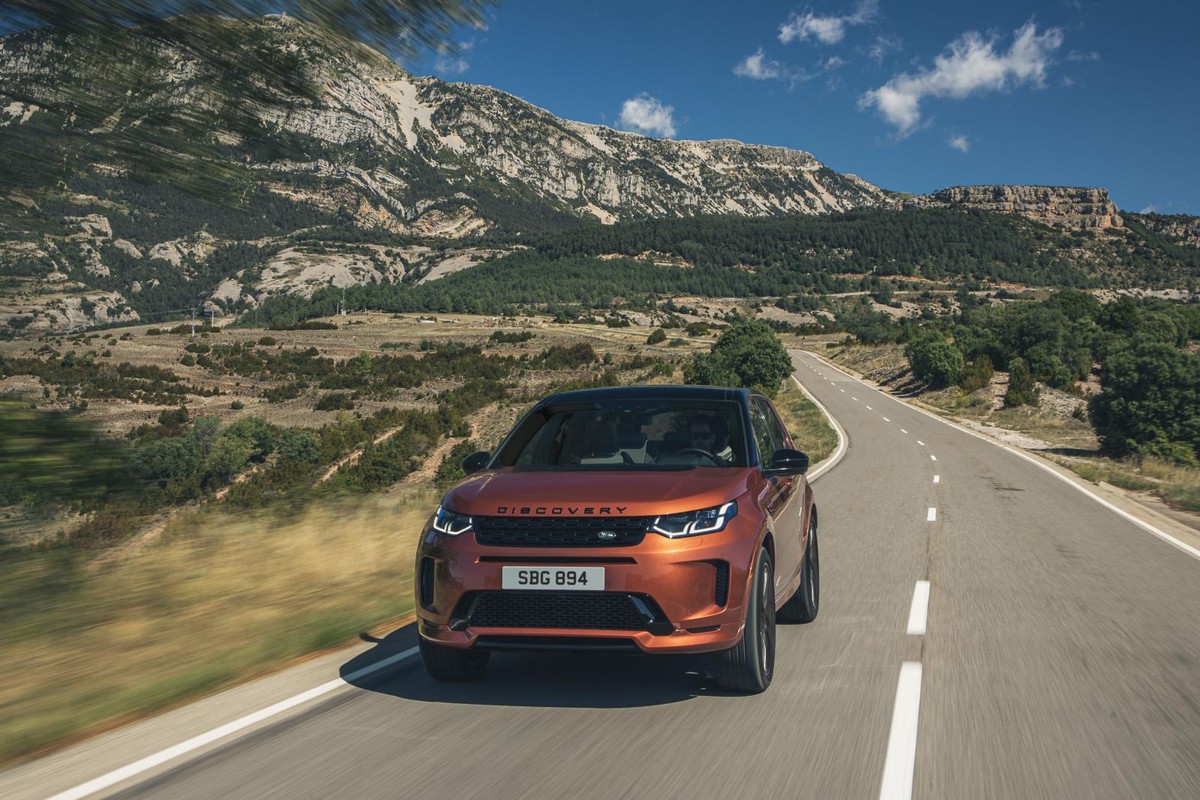 Updated Range Rover Evoque and Discovery Sport (2021) Specs & Price